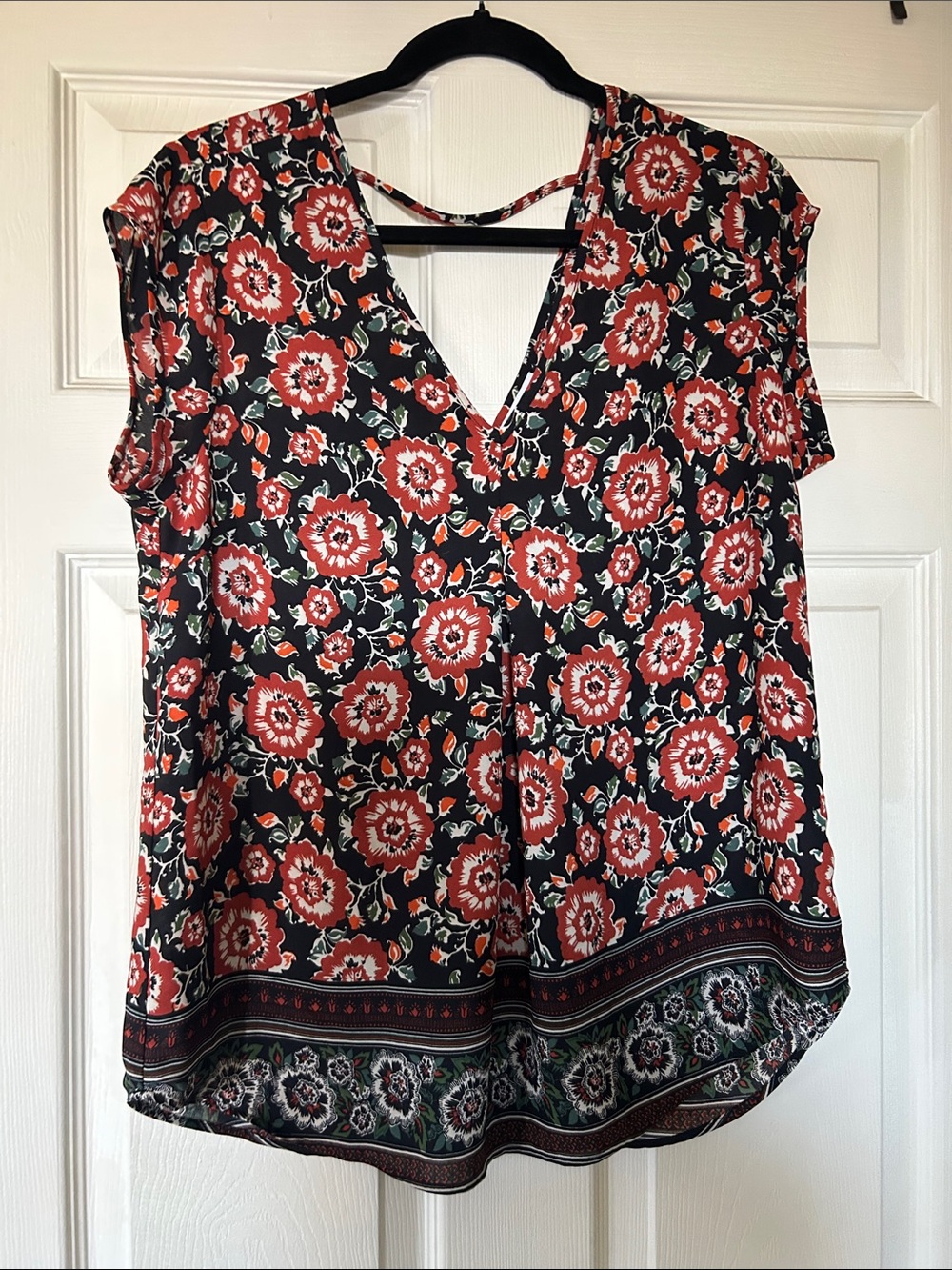 DR2 Black V-Neck Short Sleeve Floral Blouse with Red Flowers
